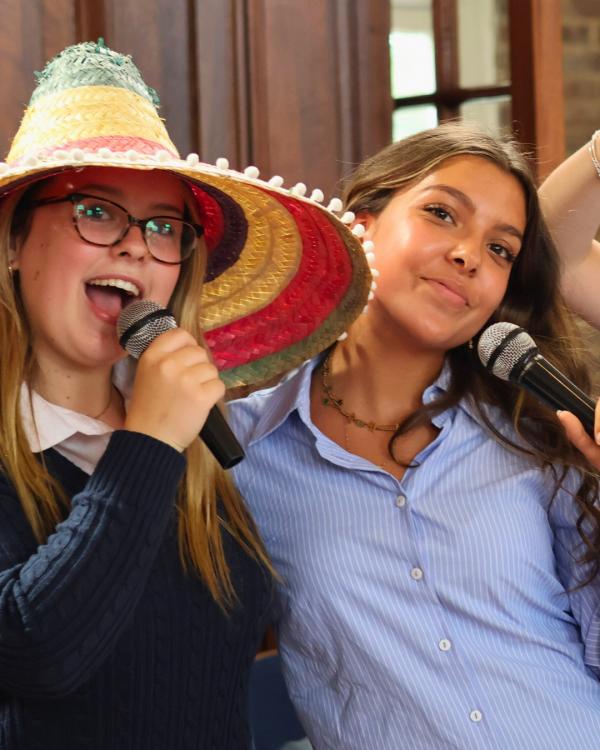 Урлагийн Үзүүлбэрүүд ба Театрын Тоглолтууд