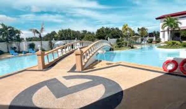 Resort style кампус орчин